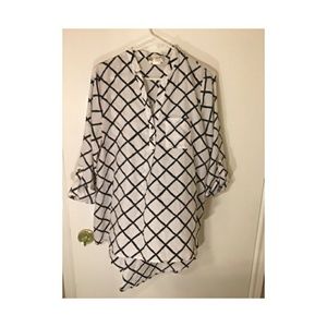 🌙 Lavish Black and White Polyester Blouse M 🌙